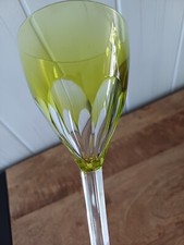 Superbe verre à vin vert anis