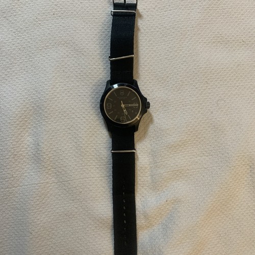 Montre quartz victorinox - montre,