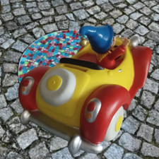 Tirelire - Figurine Oui-Oui avec véhicule Vroum - (21 x 13 x 10 cm) - TBE -