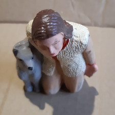 BERGER ACCROUPI ET SON CHIEN