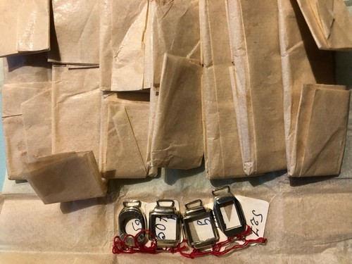 Lot 25 carrures montres - ,