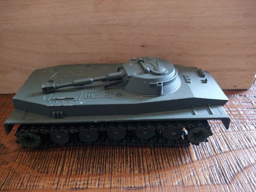 Véhicule militaire char 207