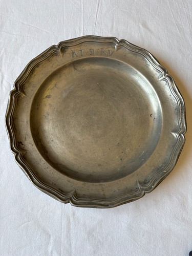 Ancien plat étain lettré - , at