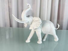 Figurine Goebel éléphant porcelaine 18 x 22 cm 1 choix. Excellent état