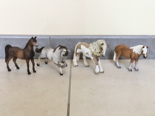 Lot figurines chevaux - 4,