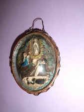Ancien Reliquaire Lourdes - Plâtre Verre bombé - Cadre laiton torsadé  H 6 cm