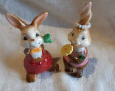 GOEBEL DEUX LAPINS FLEURS COLLIERS PERLE HAUTEUR 6 ET 7CM