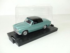 PEUGEOT 403 CABRIOLET CAPOTÉ Vert LEADER 1:43 imperfection