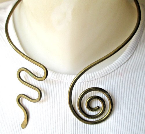 Collier rigide tour cou - rigide,