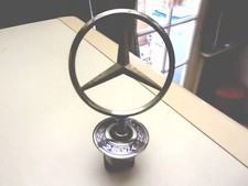 ETOILE MERCEDES DE CALANDRE AVEC SUPPORT éMAILLé M B BON ETAT D'USAGE  