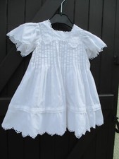 Robe d'enfant (fille) brodée