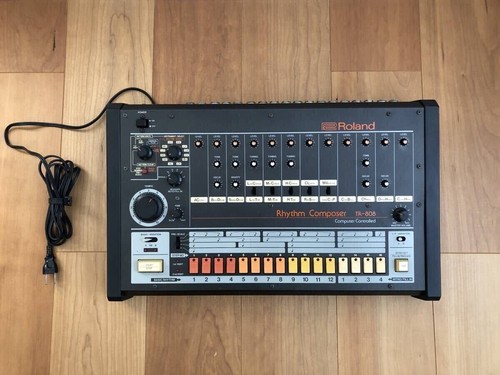 Roland 808 analog rhythm - tr-808,