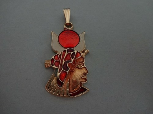 Pendentif medaille tete - pendentif,