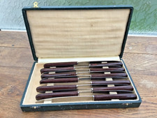 12 couteaux de table anciens dans leur coffret lame inoxydable -L 23,8 cms
