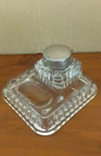 ANCIEN ENCRIER EN VERRE MOULÉ PRESSÉ AVEC REPOSOIR POUR PORTE PLUMES - VINTAGE -