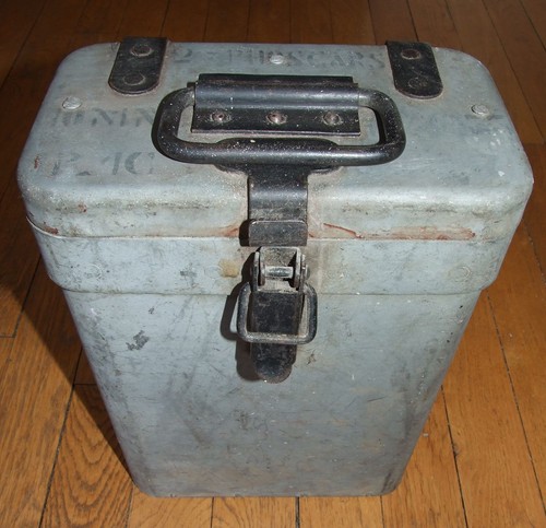 Rare boite alu riveté - boite,