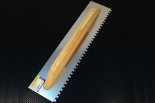 Truelle à lissage dentelée 8
