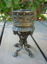 Bougeoir en bronze à pattes de lion de style médiéval