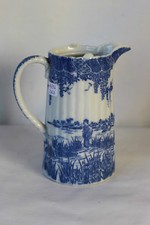 Broc en céramique au décor