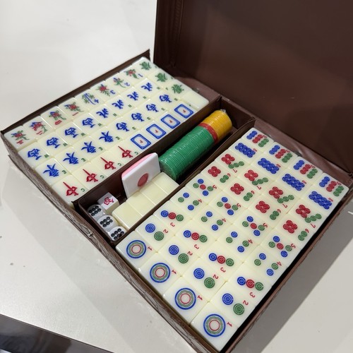 Mah jong set - jong,
