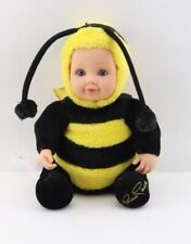 Poupée peluche bébé abeille