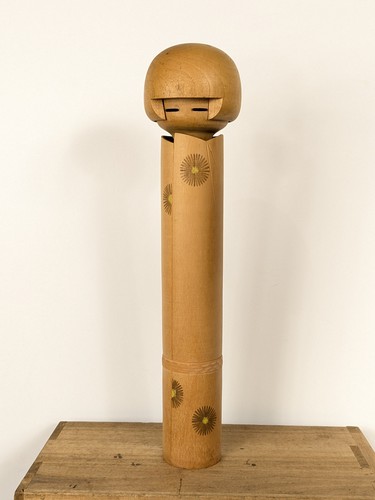 Kokeshi robe fleurs circa - kokeshi, fleurs"