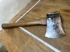 hache forgée outil ancien