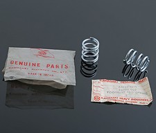 KAWASAKI H1 500 H1 MACH III 1969-71,FOOTREST SPRINGS(2) 34006-002 NOS