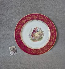 Assiette décoratif en porcelaine de Limoges France rehaussé main signé Watteau