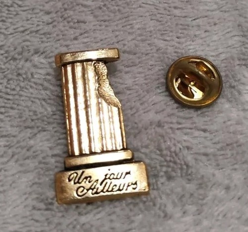 Pin mode parfums un - pin's,