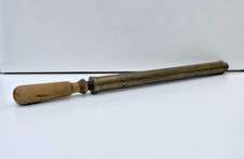 Ancienne seringue en laiton