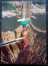 negro woman _ Jeune fille africaine seins nus _ nude _ black _ pont suspendu