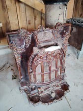 Poele ancien en faience sur roulette