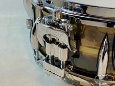 Signature de boîte d'occasion