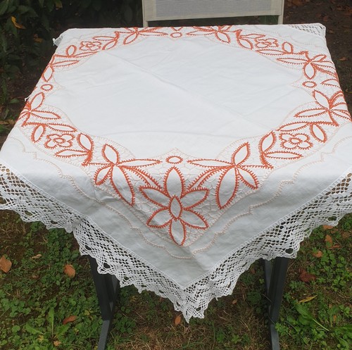 Nappe bon état brodée rouge - nappe,