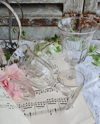 Anciens verres sur pied en - sur,