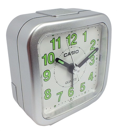 Casio réveil analogique - >,