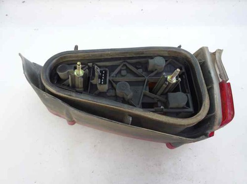 Feu arrière droit peugeot 106 - feu,