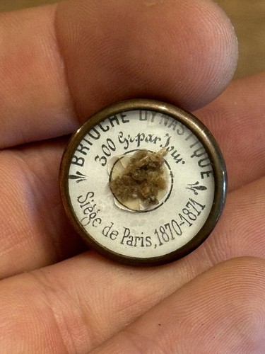 Très rare bouton - très,