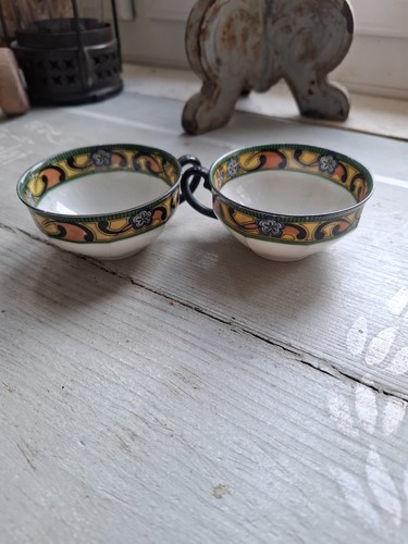 Deux anciennes tasses café - anciennes,