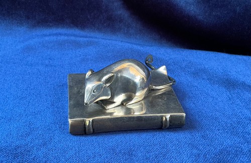 Petite sculpture souris en - de,