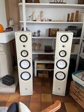 deux enceintes acoustiques colonnes KODA à 5 haut parleurs /100 W à joli design