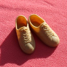 Paire de baskets marrons pour