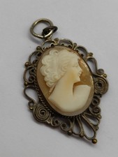 PENDENTIF EN METAL ARGENTE