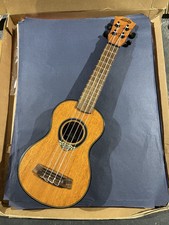 Ukulélé Lag avec étui, soprano U77S, cordes en nylon, très bon état