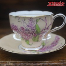 Ancienne tasse et soucoupe