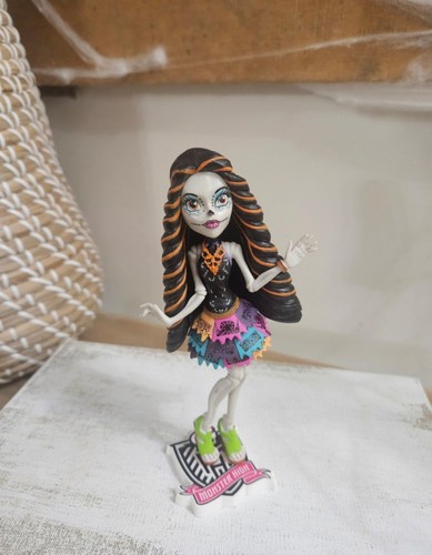 Monster high magazine figure - monster,