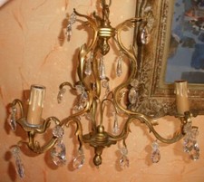 Lustre bronze doré style Louis XV feuillagé 28 pampilles cristal - Manque boule