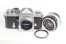 Appareil photo argentique Nikon F Eyelevel + objectif Nippon Kogaku Nikkor-S ...