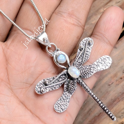Pendentif femme libellule - , en